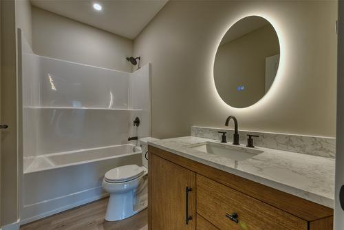 2123 Mountain View Avenue, Lumby, BC - Indoor Photo Showing Bathroom