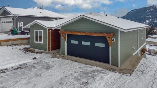 2123 Mountain View Avenue, Lumby, BC - Outdoor