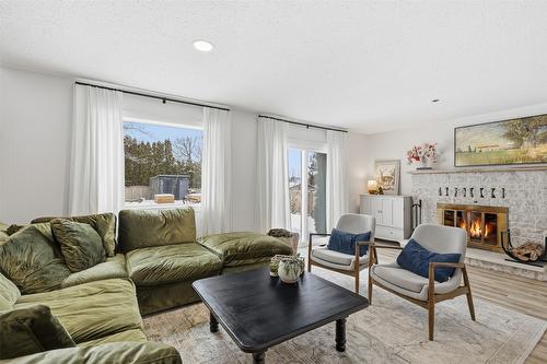 2074 Hampshire Drive, Kamloops, BC - Indoor Photo Showing Living Room With Fireplace