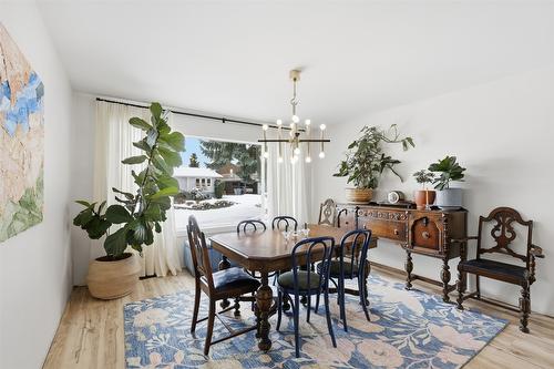 2074 Hampshire Drive, Kamloops, BC - Indoor Photo Showing Dining Room