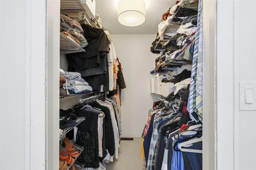 2074 Hampshire Drive, Kamloops, BC - Indoor With Storage