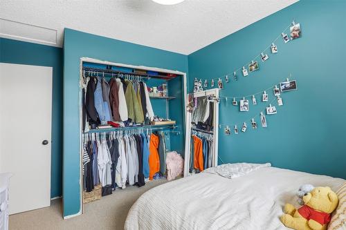 2074 Hampshire Drive, Kamloops, BC - Indoor Photo Showing Bedroom