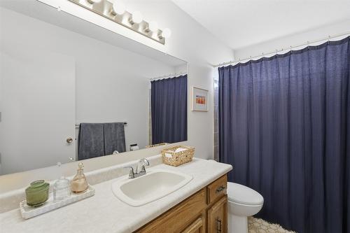 2074 Hampshire Drive, Kamloops, BC - Indoor Photo Showing Bathroom