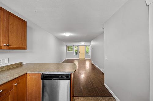 104-1355 Findlay Road, Kelowna, BC - Indoor Photo Showing Kitchen