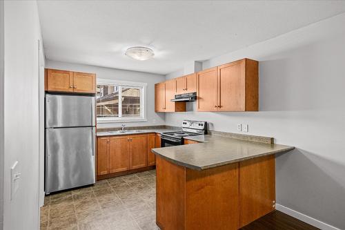 104-1355 Findlay Road, Kelowna, BC - Indoor Photo Showing Kitchen