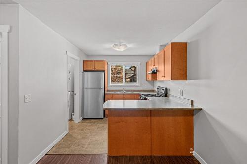 104-1355 Findlay Road, Kelowna, BC - Indoor Photo Showing Kitchen