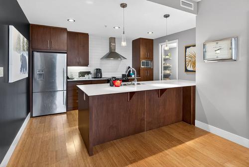 403-2040 Springfield Road, Kelowna, BC - Indoor Photo Showing Kitchen With Double Sink With Upgraded Kitchen