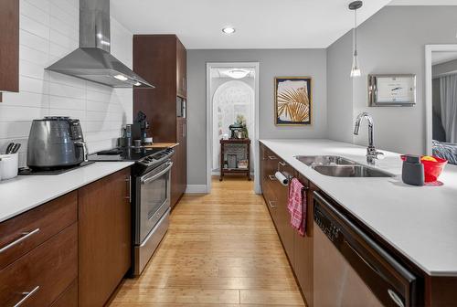403-2040 Springfield Road, Kelowna, BC - Indoor Photo Showing Kitchen With Double Sink