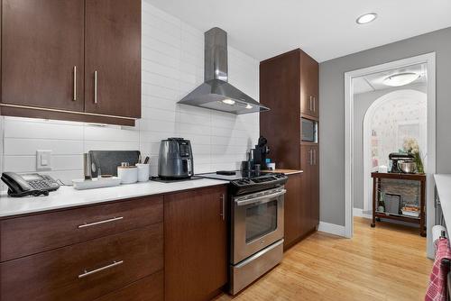 403-2040 Springfield Road, Kelowna, BC - Indoor Photo Showing Kitchen