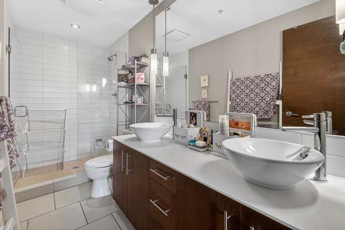 403-2040 Springfield Road, Kelowna, BC - Indoor Photo Showing Bathroom