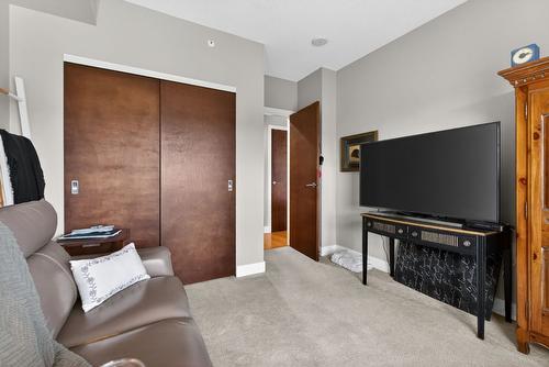 403-2040 Springfield Road, Kelowna, BC - Indoor
