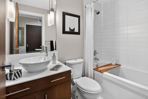 403-2040 Springfield Road, Kelowna, BC - Indoor Photo Showing Bathroom