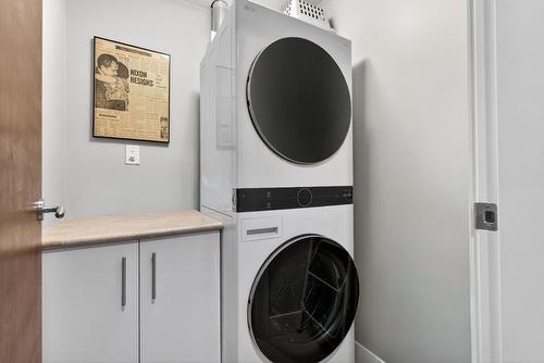 403-2040 Springfield Road, Kelowna, BC - Indoor Photo Showing Laundry Room