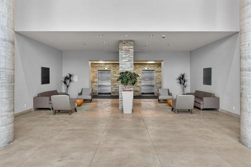 403-2040 Springfield Road, Kelowna, BC - Indoor