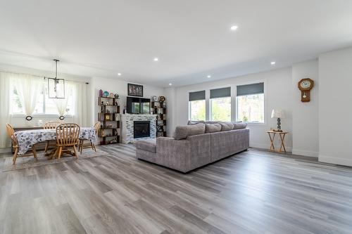 180 Hollywood Crescent, Lillooet, BC - Indoor Photo Showing Living Room With Fireplace
