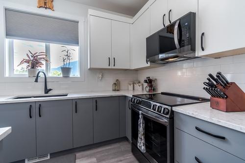 180 Hollywood Crescent, Lillooet, BC - Indoor Photo Showing Kitchen With Upgraded Kitchen