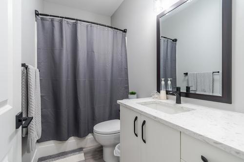 180 Hollywood Crescent, Lillooet, BC - Indoor Photo Showing Bathroom