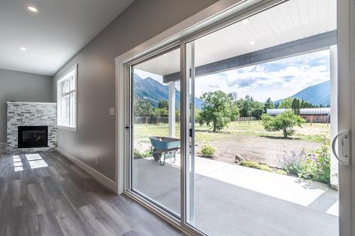 180 Hollywood Crescent, Lillooet, BC - Indoor With Fireplace