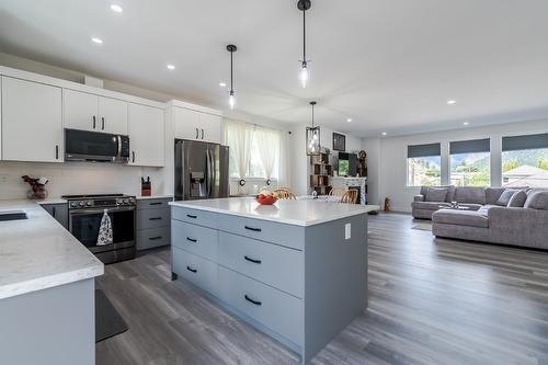 180 Hollywood Crescent, Lillooet, BC - Indoor Photo Showing Kitchen With Upgraded Kitchen