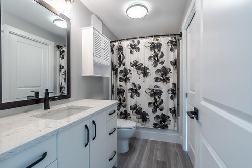 180 Hollywood Crescent, Lillooet, BC - Indoor Photo Showing Bathroom