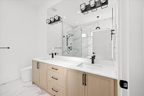 8916 Tavistock Road, Vernon, BC - Indoor Photo Showing Bathroom