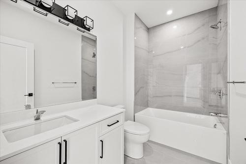 8916 Tavistock Road, Vernon, BC - Indoor Photo Showing Bathroom