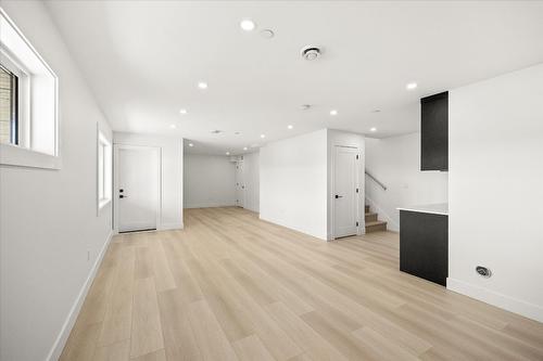 8916 Tavistock Road, Vernon, BC - Indoor Photo Showing Other Room