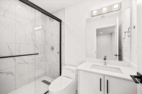8916 Tavistock Road, Vernon, BC - Indoor Photo Showing Bathroom