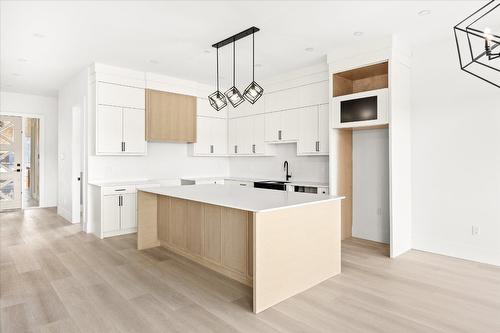 8916 Tavistock Road, Vernon, BC - Indoor Photo Showing Kitchen