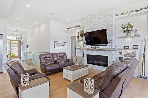 2202 Tramonto Court, Kelowna, BC - Indoor Photo Showing Living Room With Fireplace