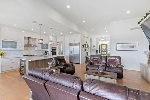 2202 Tramonto Court, Kelowna, BC - Indoor