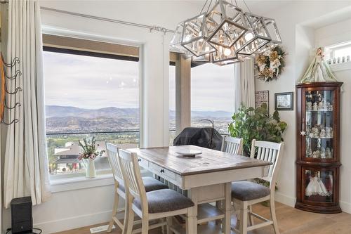 2202 Tramonto Court, Kelowna, BC - Indoor Photo Showing Dining Room