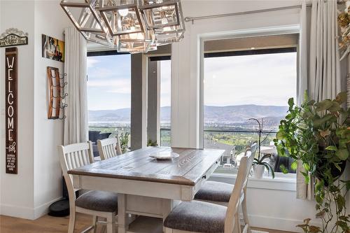 2202 Tramonto Court, Kelowna, BC - Indoor Photo Showing Dining Room