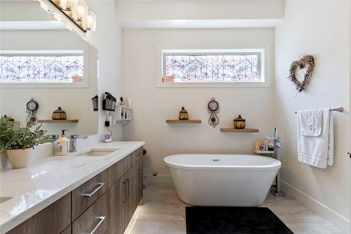 2202 Tramonto Court, Kelowna, BC - Indoor Photo Showing Bathroom