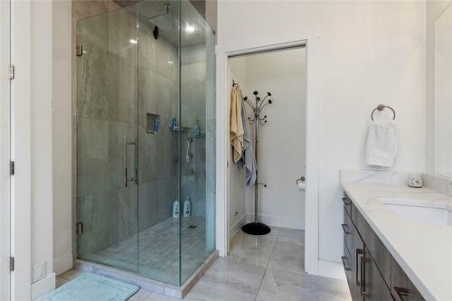 2202 Tramonto Court, Kelowna, BC - Indoor Photo Showing Bathroom