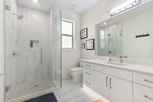 2202 Tramonto Court, Kelowna, BC - Indoor Photo Showing Bathroom