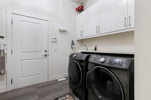 2202 Tramonto Court, Kelowna, BC - Indoor Photo Showing Laundry Room