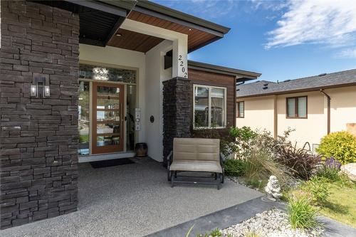 2202 Tramonto Court, Kelowna, BC - Outdoor