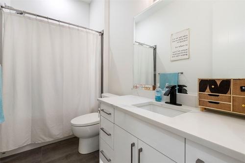 2202 Tramonto Court, Kelowna, BC - Indoor Photo Showing Bathroom