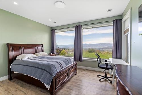 2202 Tramonto Court, Kelowna, BC - Indoor Photo Showing Bedroom