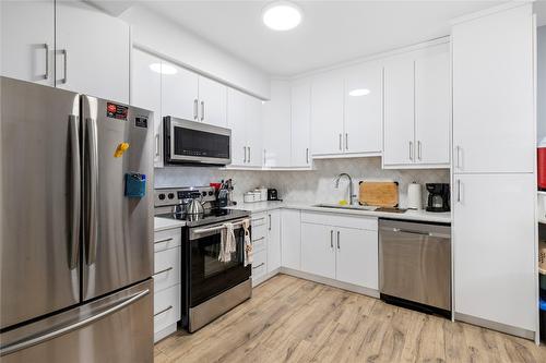2202 Tramonto Court, Kelowna, BC - Indoor Photo Showing Kitchen With Stainless Steel Kitchen