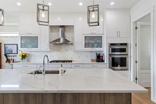 2202 Tramonto Court, Kelowna, BC - Indoor Photo Showing Kitchen With Upgraded Kitchen