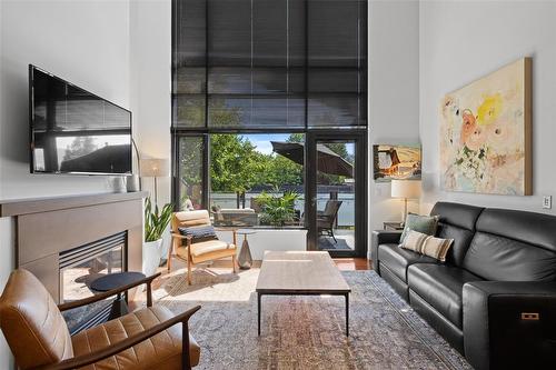 205-600 Sarsons Road, Kelowna, BC - Indoor Photo Showing Living Room With Fireplace