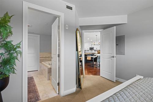 205-600 Sarsons Road, Kelowna, BC - Indoor Photo Showing Other Room