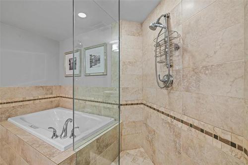 205-600 Sarsons Road, Kelowna, BC - Indoor Photo Showing Bathroom