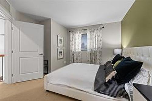 205-600 Sarsons Road, Kelowna, BC - Indoor Photo Showing Bedroom