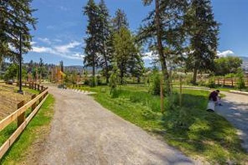 205-600 Sarsons Road, Kelowna, BC - Outdoor With View