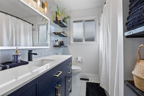 1795 Delnor Crescent, Kamloops, BC - Indoor Photo Showing Bathroom