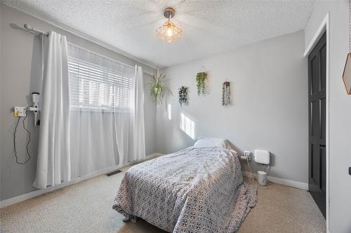 1795 Delnor Crescent, Kamloops, BC - Indoor Photo Showing Bedroom
