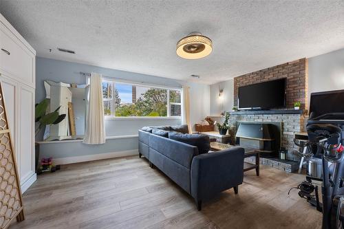 1795 Delnor Crescent, Kamloops, BC - Indoor Photo Showing Living Room With Fireplace